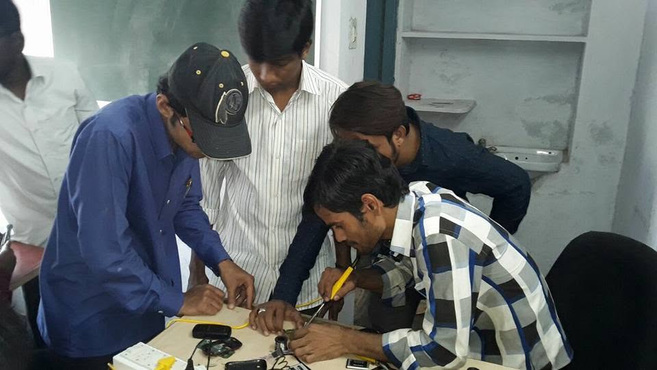 Hands-on mobile repair training workshop